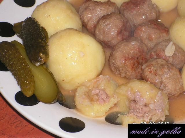 Pyzy z mięsem i klopsikami