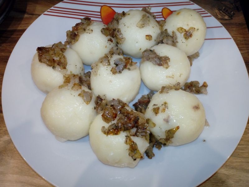 Pyzy z mięsem i suszonymi pomidorami