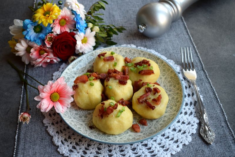 Pyzy z pieczonym mięsem