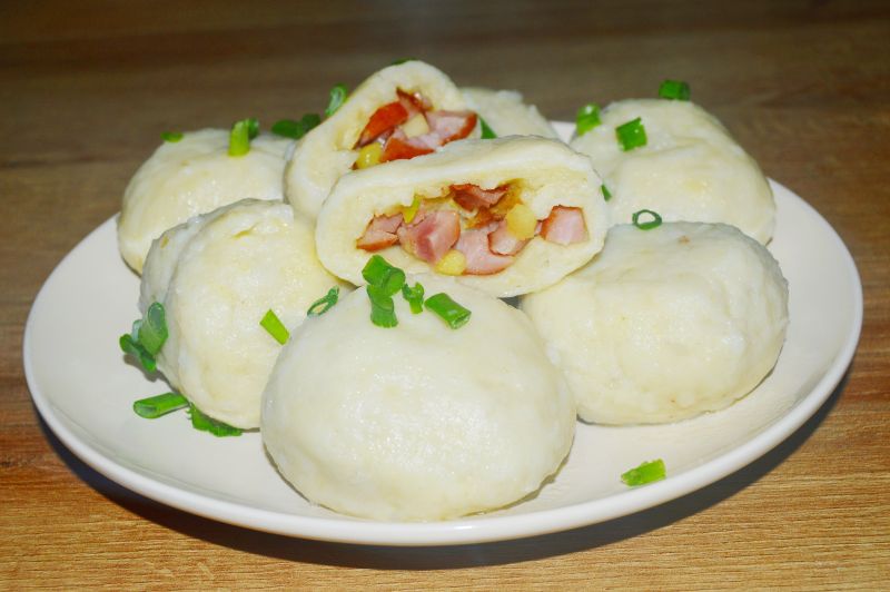 Pyzy ziemniaczane z kiełbasą i cukinią Pyzy ziemniaczane z kiełbasą i cukinią