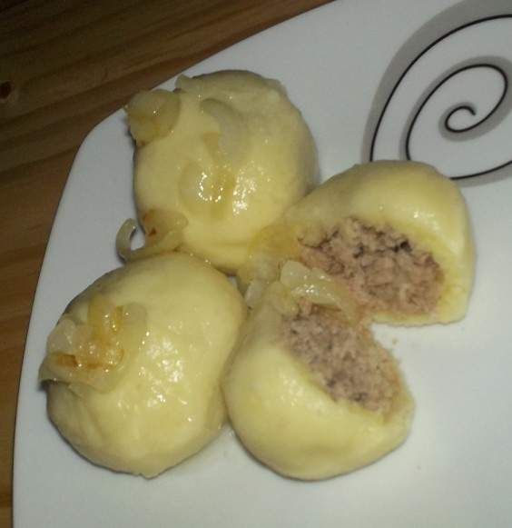 Pyzy ziemniaczane z mięsem Pyzy ziemniaczane z mięsem