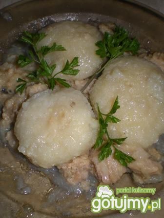 Pyzy ziemniaczane z sosem mięsnym