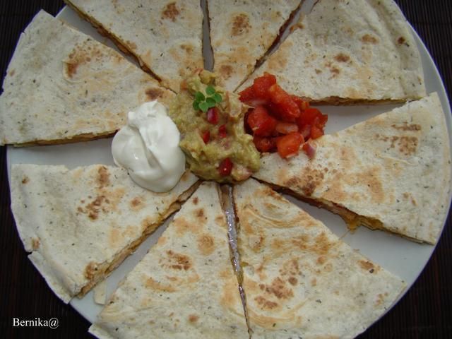 Quesadilla z grillowanym kurczakiem  Quesadilla z grillowanym kurczakiem
