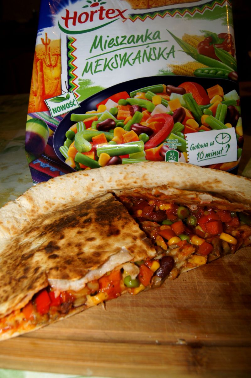 Quesadilla  z indykiem i warzywami Quesadilla  z indykiem i warzywami