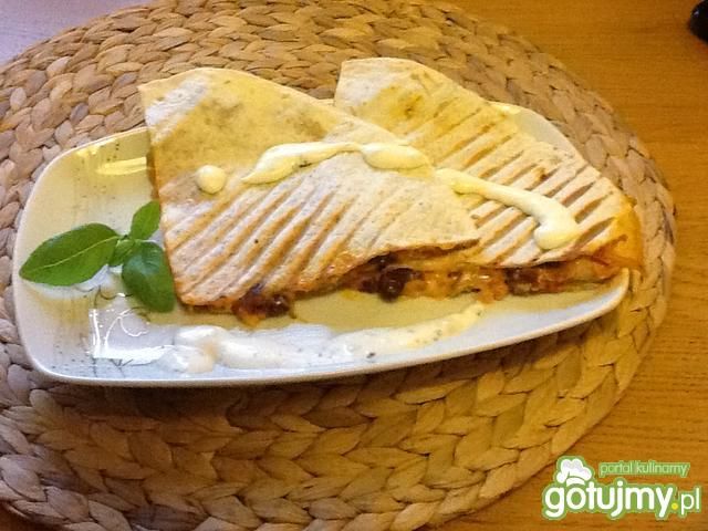 Quesadilla z kurczakiem i czerwoną fasol Quesadilla z kurczakiem i czerwoną fasol