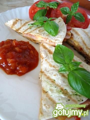 Quesadillas z szynką i serem żółtym