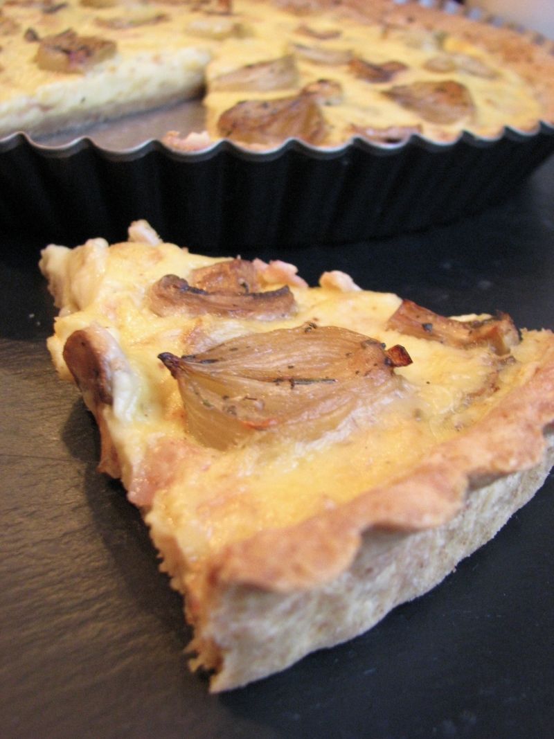 Quiche loraine z cebulką i pieczarkami