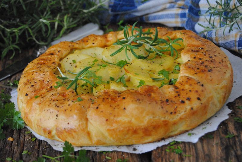 Quiche  mięsno – ziemniaczane Quiche  mięsno – ziemniaczane