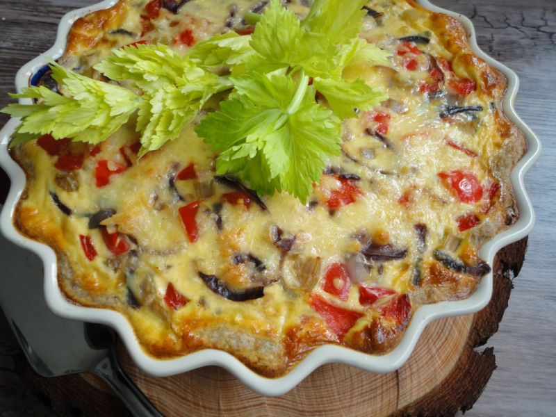 Quiche pełnoziarnisty z tuńczykiem i cebulą