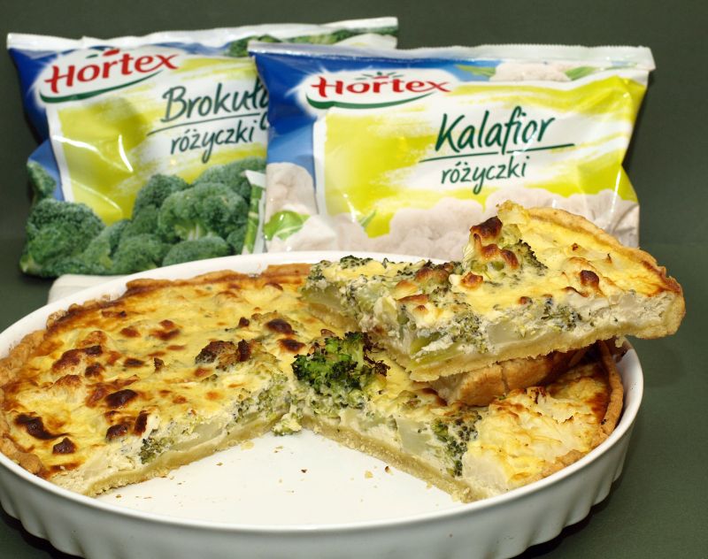 Quiche z brokułem, kalafiorem i serem pleśniowym Quiche z brokułem, kalafiorem i serem pleśniowym