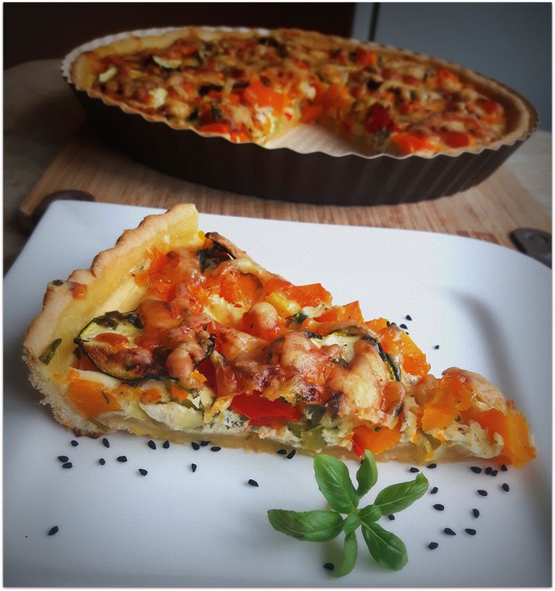 Quiche z dynią, papryką, cukinią i porem Quiche z dynią, papryką, cukinią i porem