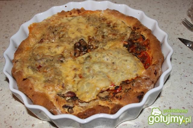 Quiche z pieczarkami papryką Quiche z pieczarkami papryką