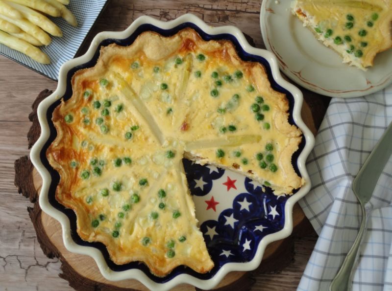 Quiche ze szparagami i kabanosem Quiche ze szparagami i kabanosem