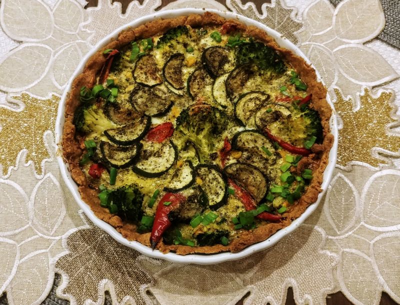 Quiche żytni z warzywami i pieczarkami 