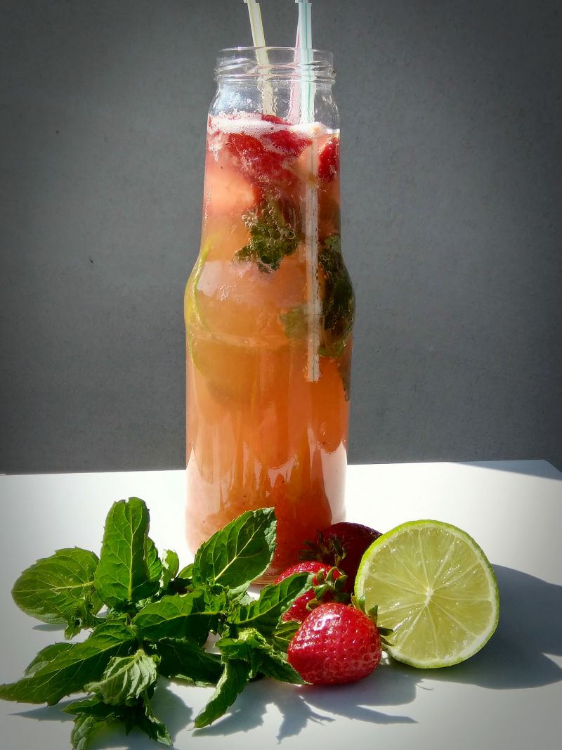 "Rabarbaniada" z limonką i truskawkami 