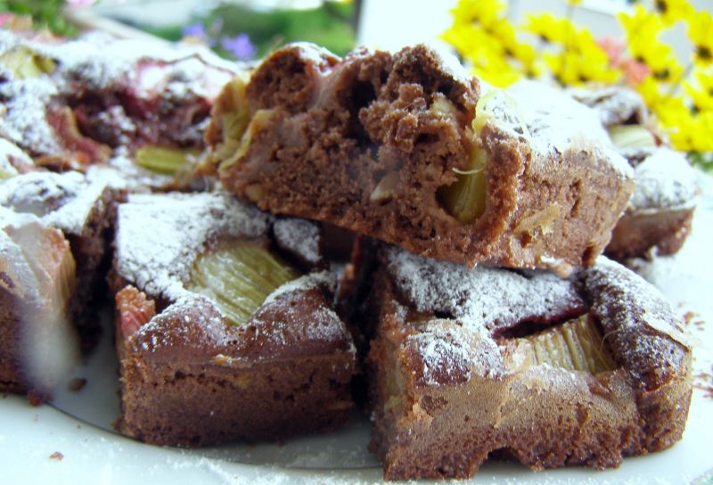 Rabarbar, truskawka w kakaowym cieście