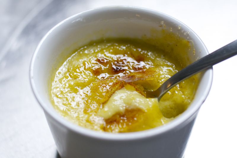 Rabarbarowy Crème brûlée z jaglanki Rabarbarowy Crème brûlée z jaglanki