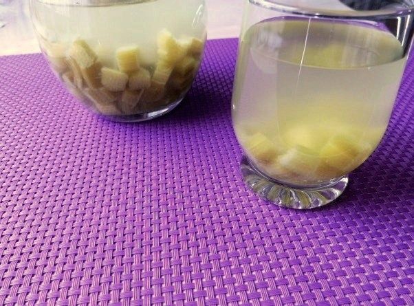 Rabarbarowy kompot z goździkami