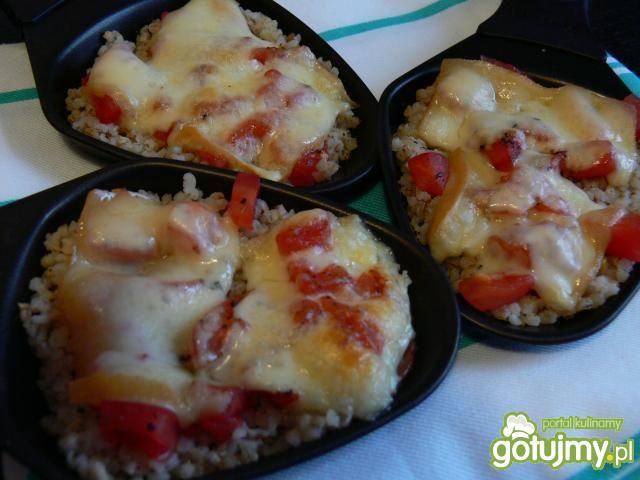 Raclette z kaszą jęczmienną i pomidorami