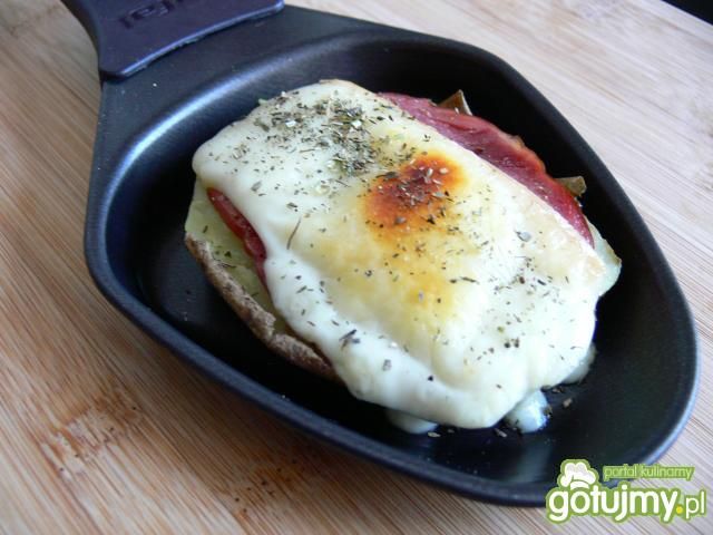 Raclette z ziemniakami i żywiecką Raclette z ziemniakami i żywiecką