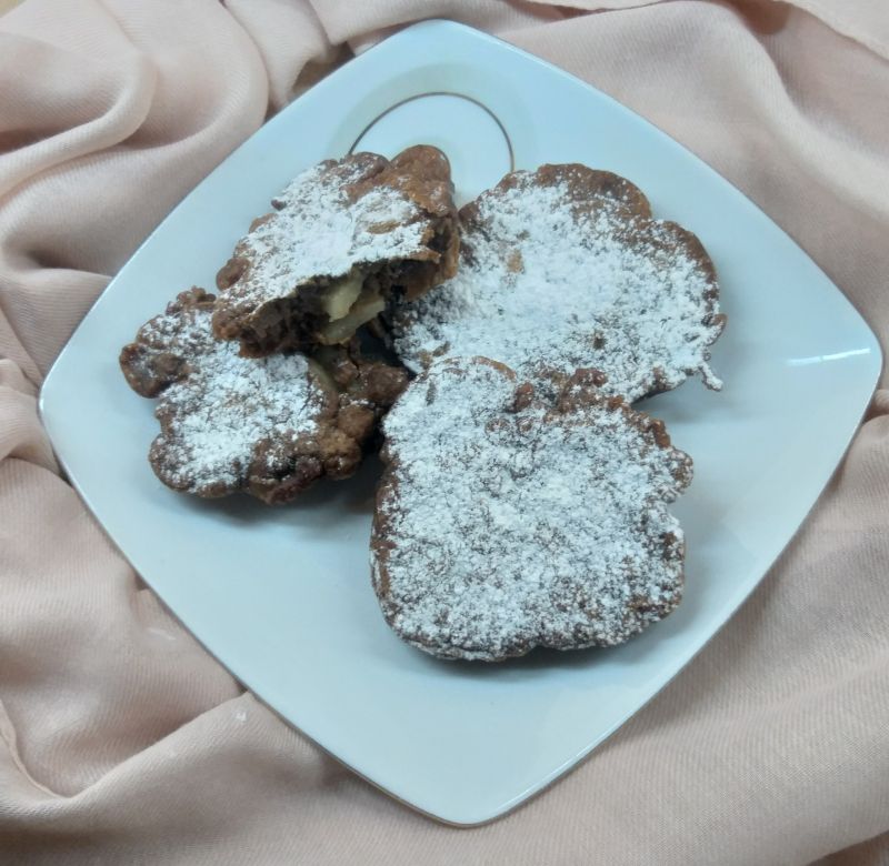 Racuchy budyniowo-kakaowe z gruszką