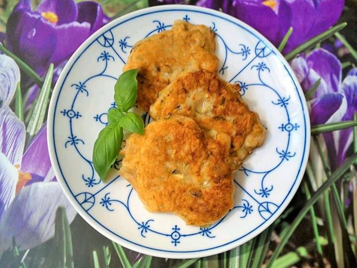 Racuchy drożdżowe z cukinią i wędzoną makrelą Racuchy drożdżowe z cukinią i wędzoną makrelą