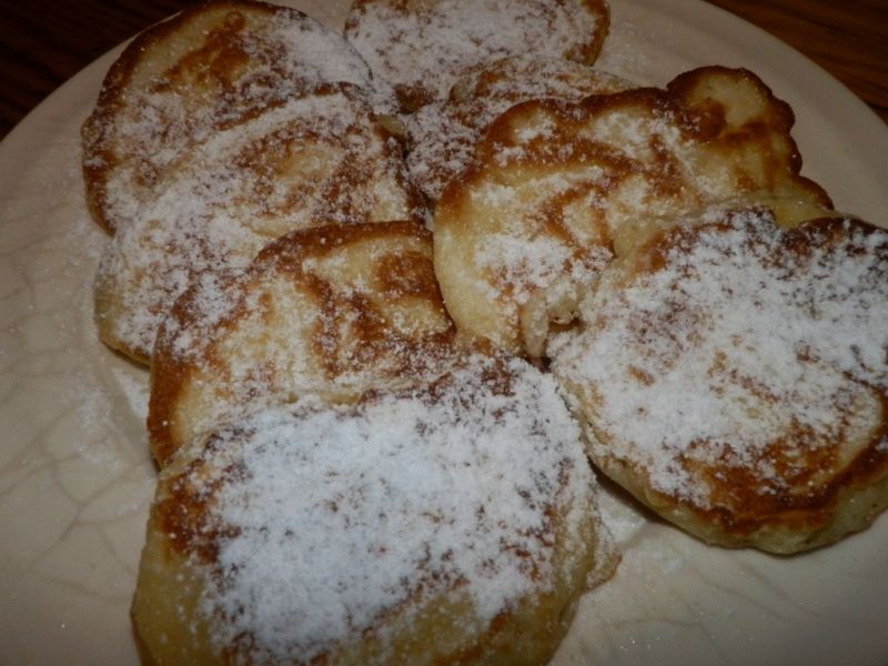 Racuchy drożdżowe z jabłkami