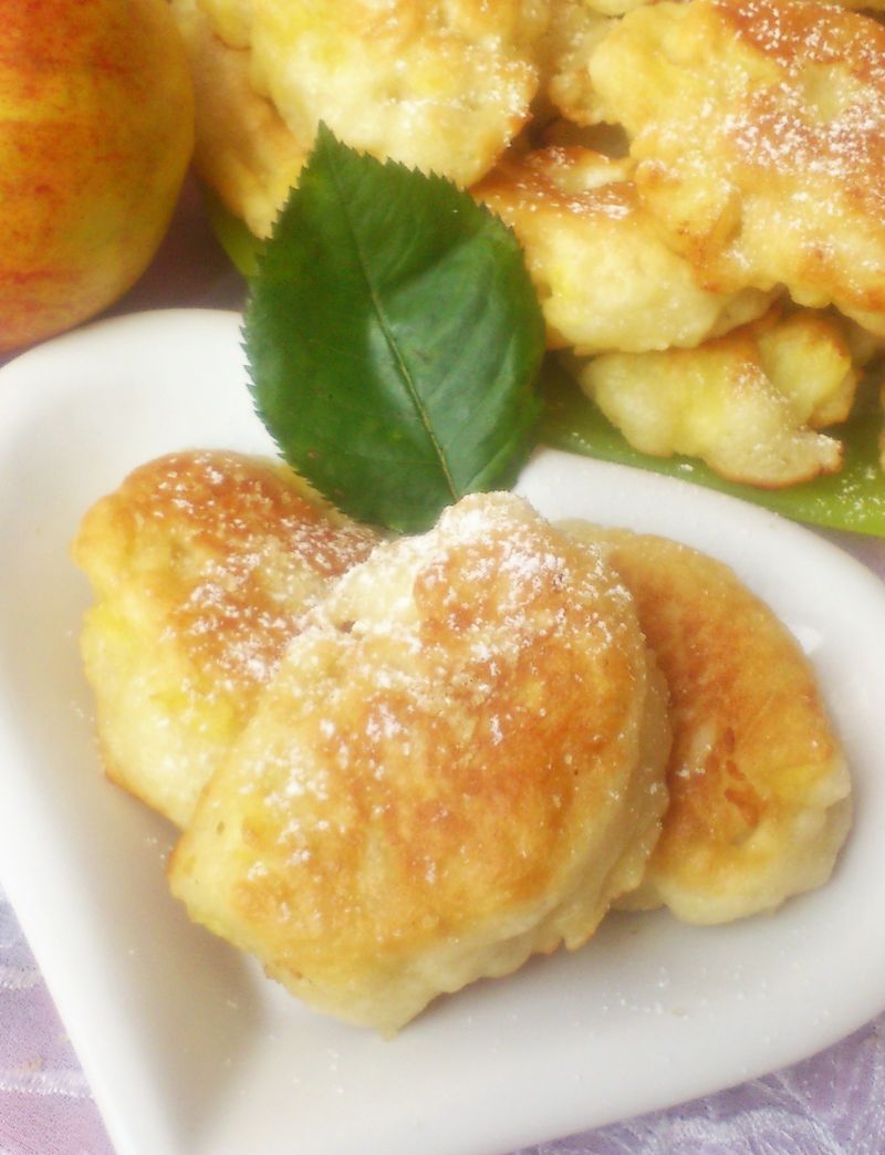 Racuchy drożdżowe z jabłkami