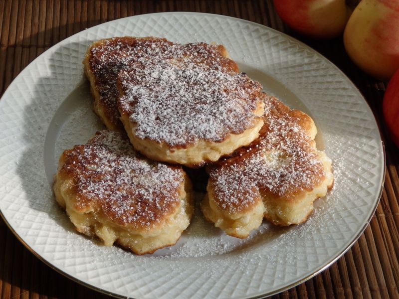 Racuchy drożdżowe z jabłkiem