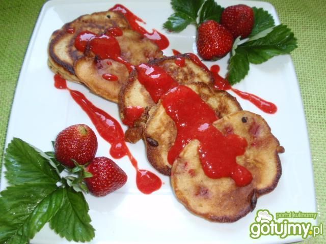 Racuchy drożdżowe z truskawkami