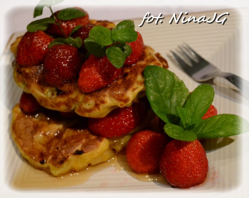 Racuchy drożdżowe z truskawkami