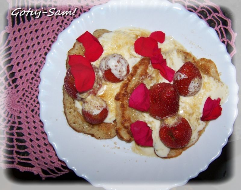 Racuchy jogurtowe z truskawkami