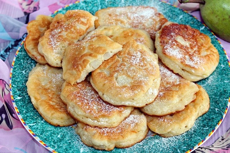 Racuchy na kefirze z gruszkami i miodem 