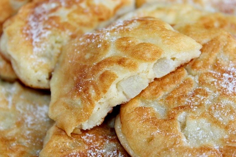 Racuchy na kefirze z gruszkami i miodem 