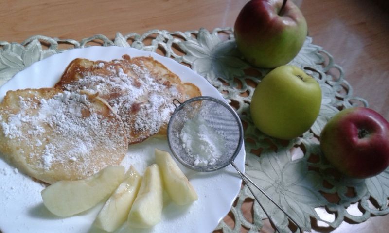 Racuchy na maślance z jabłkiem Racuchy na maślance z jabłkiem