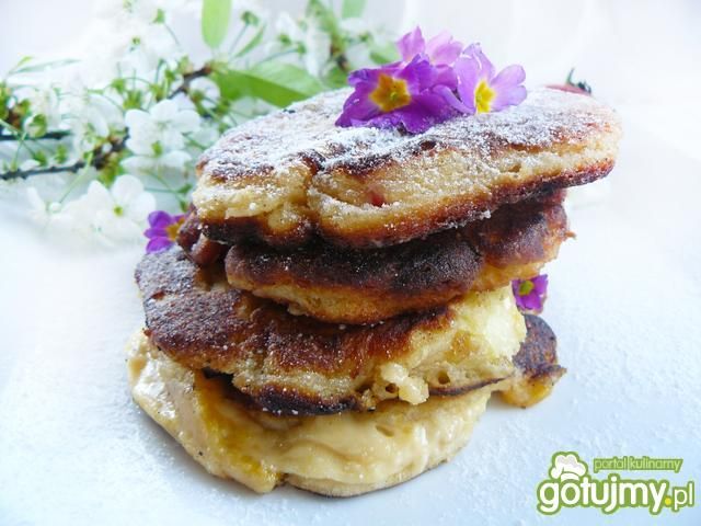 Racuchy wieloowocowe z płatkami migdałów