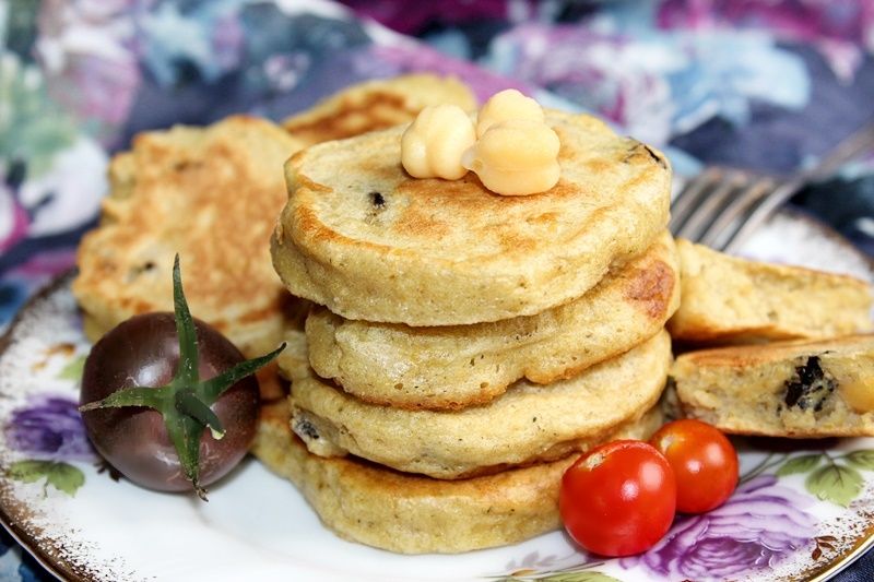 Racuchy z ciecierzycy z suszonymi pomidorami Racuchy z ciecierzycy z suszonymi pomidorami