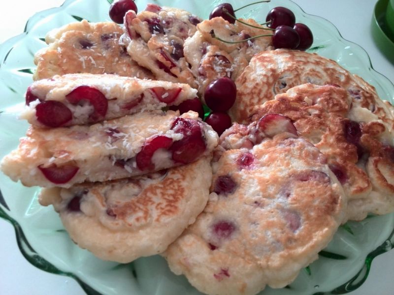 Racuchy z czereśniami i kokosem