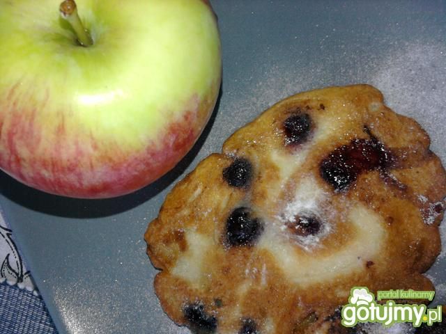 Racuchy z jabłkami i borówkami