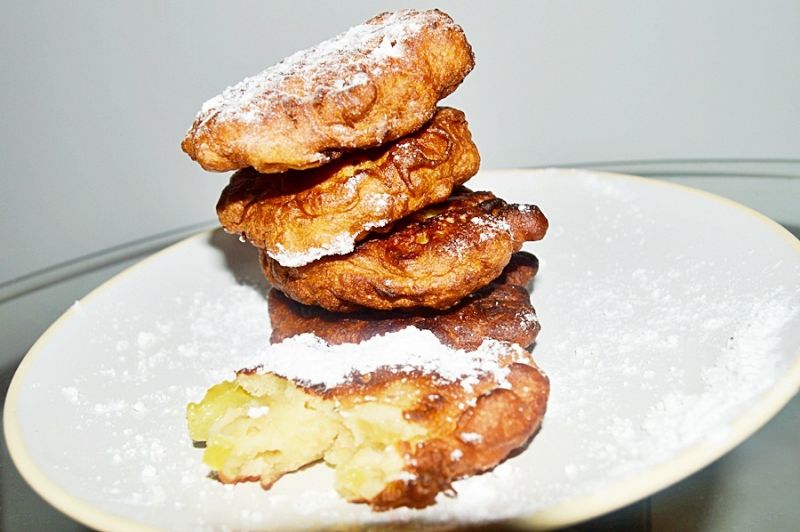 Racuchy z rabarbarem i płatkami owsianymi Racuchy z rabarbarem i płatkami owsianymi