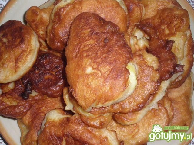 Racuchy z rodzynkami i suszonymi morelam Racuchy z rodzynkami i suszonymi morelam