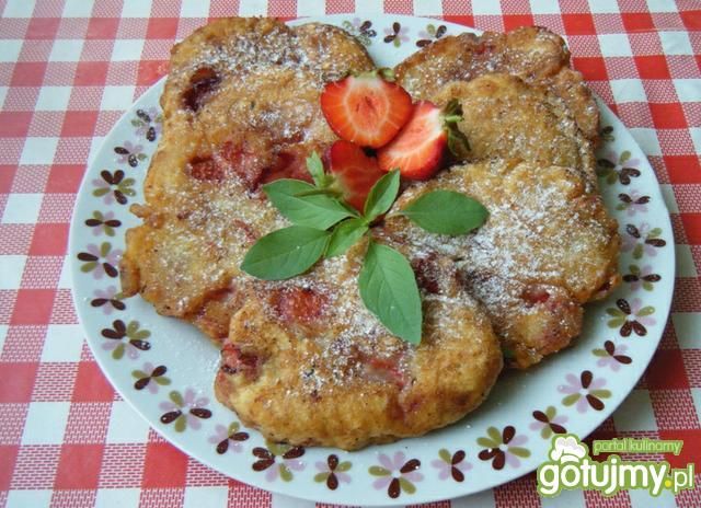 Racuchy z truskawkami na maślance 