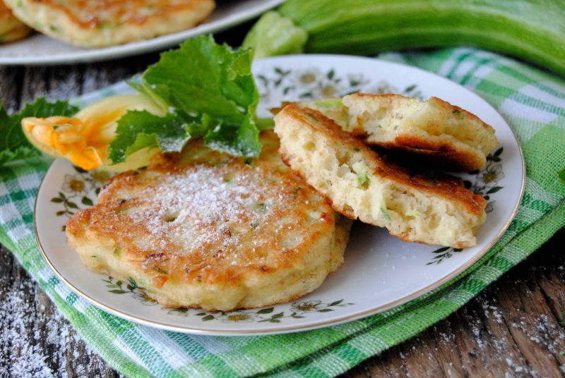 Racuszki drożdżowe z cukinią Racuszki drożdżowe z cukinią