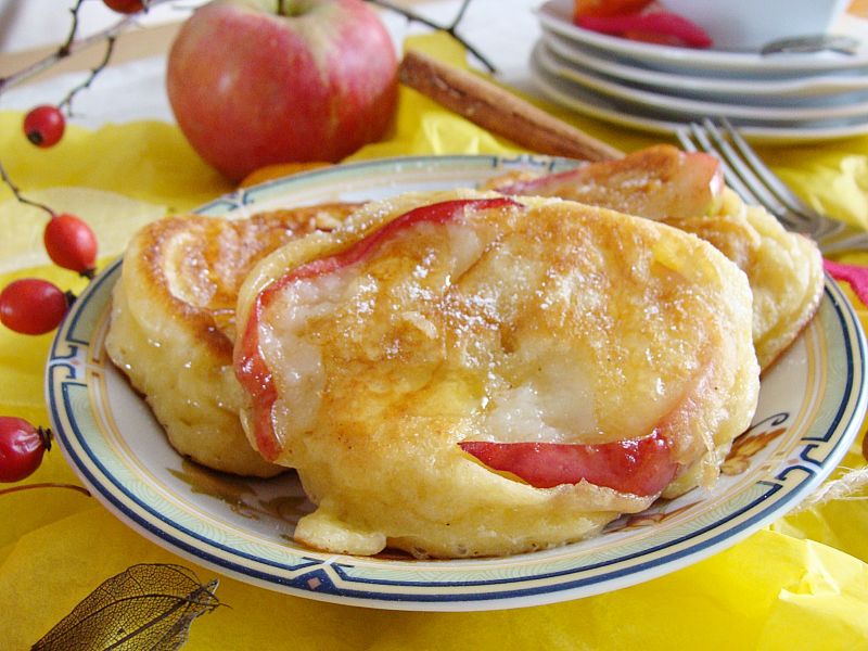 Racuszki drożdżowe z jabłkami i miodem