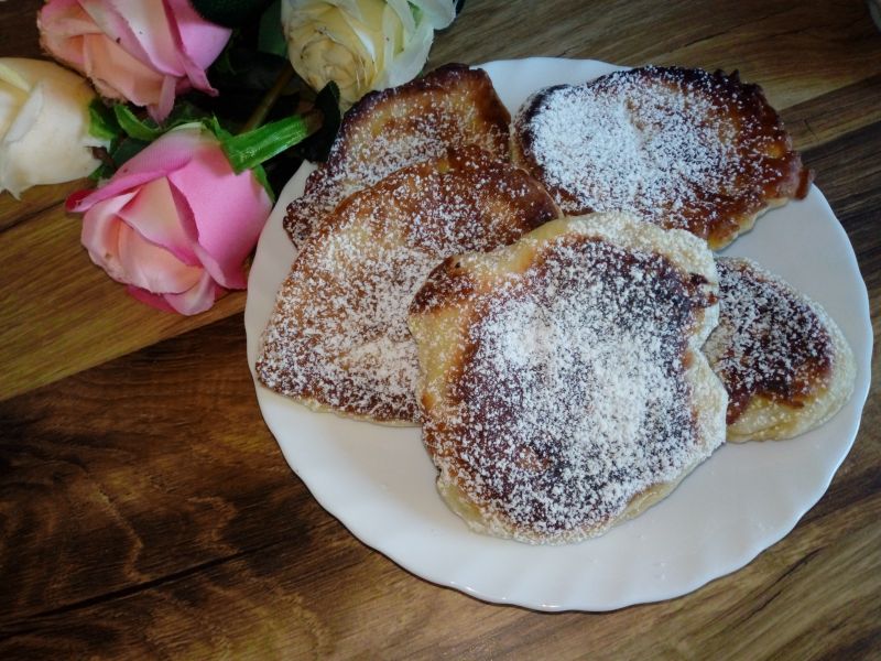 Racuszki drożdżowe z mlekiem skondensowanym Racuszki drożdżowe z mlekiem skondensowanym