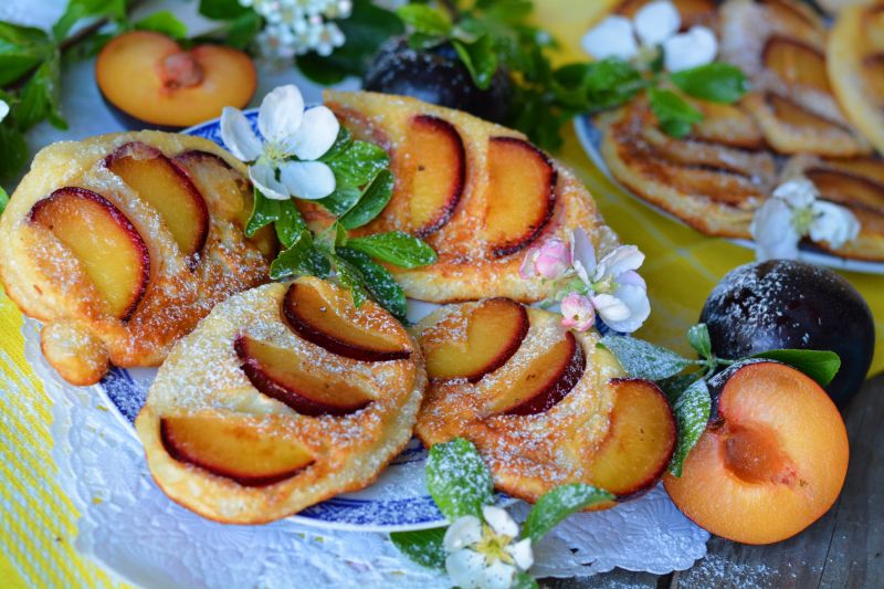 Racuszki na kefirze ze śliwką i nutą imbiru Racuszki na kefirze ze śliwką i nutą imbiru