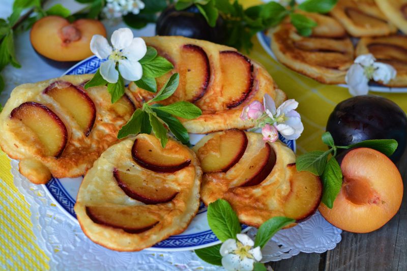Racuszki na kefirze ze śliwką i nutą imbiru Racuszki na kefirze ze śliwką i nutą imbiru