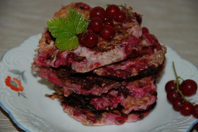 Racuszki z czerwonymi porzeczkami 