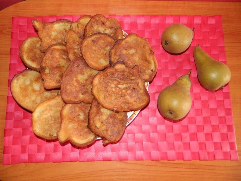 Racuszki z gruszką i wiórkami kokosowymi Racuszki z gruszką i wiórkami kokosowymi