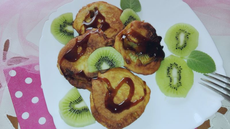 Racuszki z kiwi Racuszki z kiwi